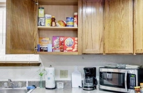 Midtown Apartment | [CLR 02] Charming Studio in OKC Midtown, With Retro-contemporary theme