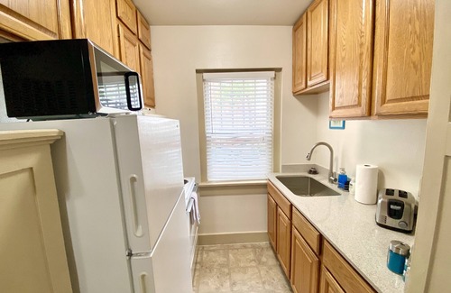 Midtown House | [CLR 04] Newest Studio in Midtown OKC