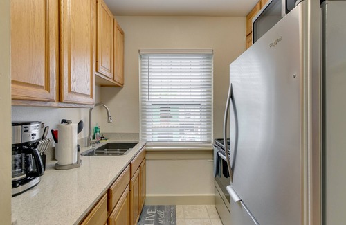 Midtown Apartment | [CLR 15] Bright OKC Midtown Studio - Coolest neighrhood, Apartment, ONE mile away from Downtown.