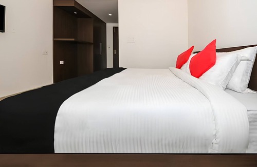 Bareilly Hotel | Club 7