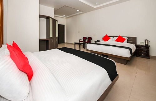 Bareilly Hotel | Club 7
