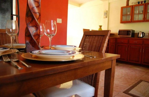 Crosbies House | Club Caribbean Luxury Townhouse 7 mins to beach