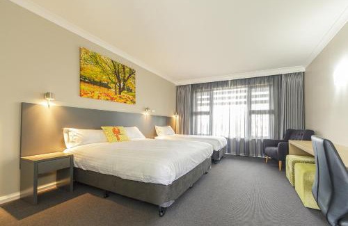 Cowra Hotel | Club Cowra Motel