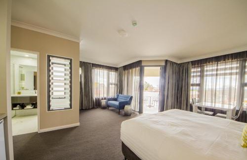 Cowra Hotel | Club Cowra Motel
