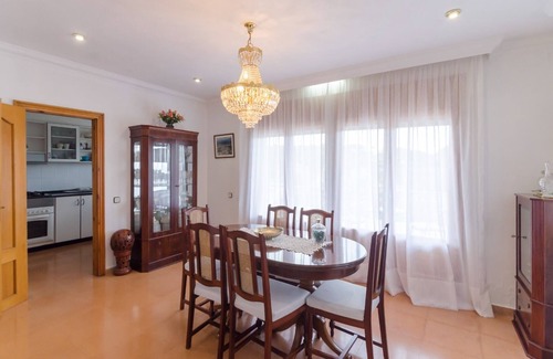 Sils Villa | Club Villamar - The lower part (pool level) has a dining room and a kitchen.