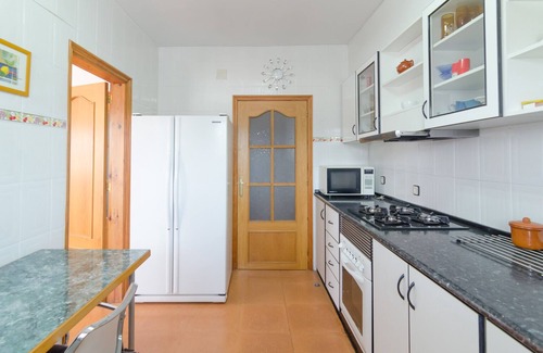 Sils Villa | Club Villamar - The lower part (pool level) has a dining room and a kitchen.