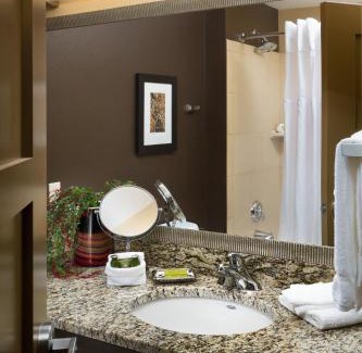 Fargo Hotel | ClubHouse Hotel & Suites Fargo
