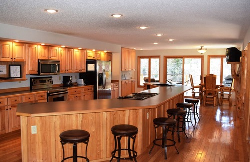 Marcell House | CLUBHOUSE LAKE HOME! GameRm-Sauna-Ping Pong-PoolTable-Foosball-Deck-Bar & More!
