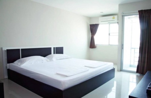 Nong Bon Hotel | CM House