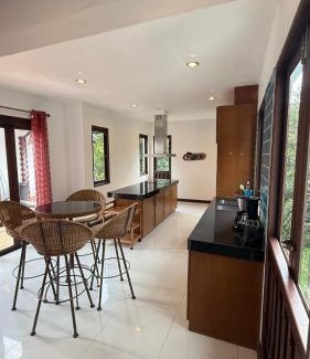 Mae Pim House | CM14 Beds & Private Pool