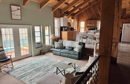 Old Timberline House | CM49-Rustic Cabin in the Woods! Hot tub, Fire Pit!