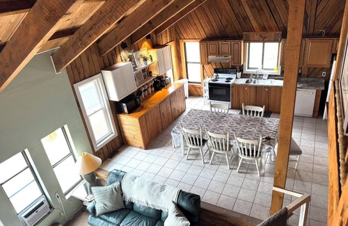 Old Timberline House | CM49-Rustic Cabin in the Woods! Hot tub, Fire Pit!