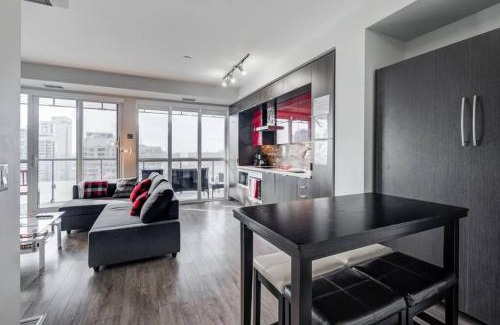 Toronto Entertainment District Apartment | CN lovers
