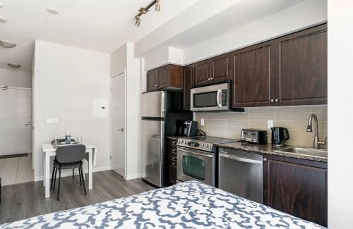 Fort York Apartment | CN Tower Luxe Suites - Prime Downtown Location