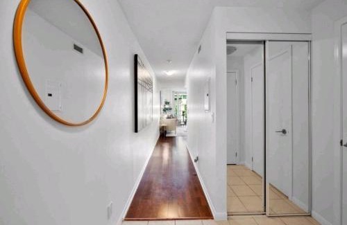 Fort York Apartment | CN Tower View with Free Parking, Pool, Gym, Free Skating, and More