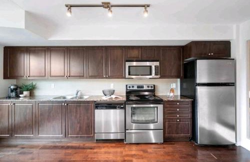 Fort York Apartment | CN Tower View with Free Parking, Pool, Gym, Free Skating, and More