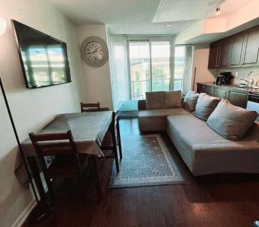 Fort York Apartment | CN Tower View with Free Parking, Pool, Gym, Free Skating, and More
