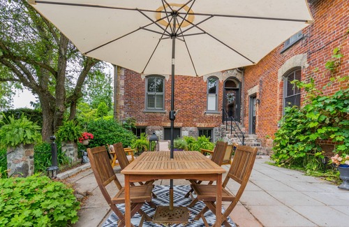 Hamilton Township House | 🍃COACH HOUSE