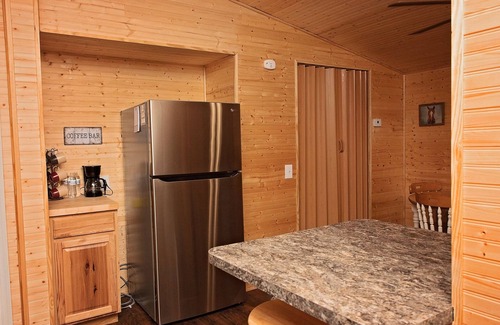 Paducah Cabin | Coaches' Cabin at Ramp 11 Retreat by Concord Sun
