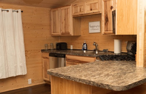 Paducah Cabin | Coaches' Cabin at Ramp 11 Retreat by Concord Sun