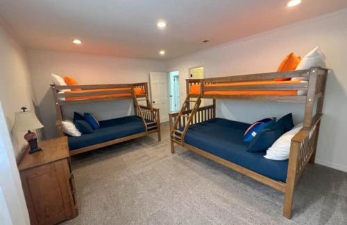 Gainesville House | Coaches House - 2 miles from Ben Griffin Stadium