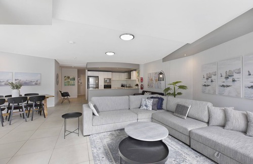 The Entrance Apartment | Coast Luxury Apartment 3