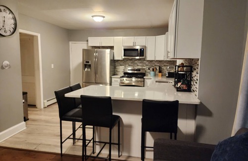 Bridgeport Apartment | Coast Work and Rest Retreat Spacious 3-bedroom apartment, in fabulous Bridgeport