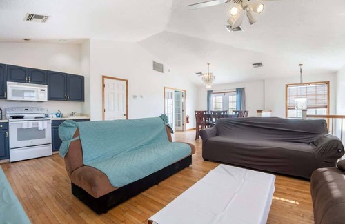 Melbourne Beach Apartment | Coastal 2BR Condo With Direct Beach Access