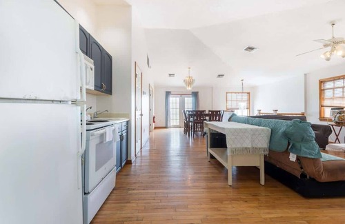 Melbourne Beach Apartment | Coastal 2BR Condo With Direct Beach Access