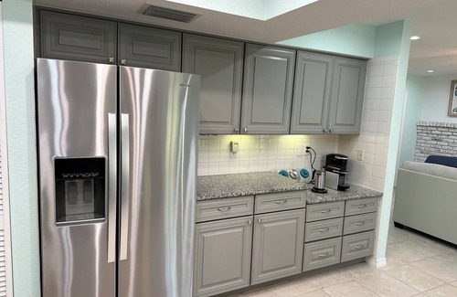 Summerplace House | Coastal 3-bedroom cottage 4 blocks from the Beach w/Mini Golf in Vero Beach