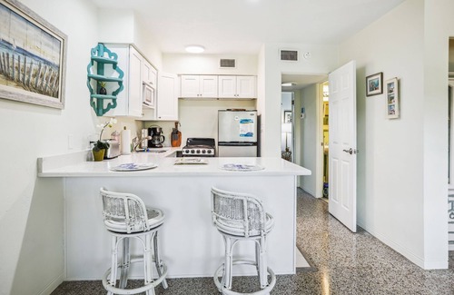 Gulfport Condo | Coastal and Cozy~ Pet Friendly~ Close to it All