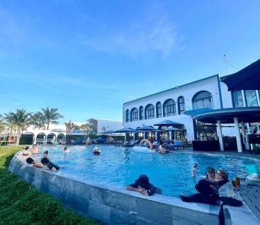 Dien Duong Apartment | Coastal Apt Panoramic Oceanview Free Swimmingpool