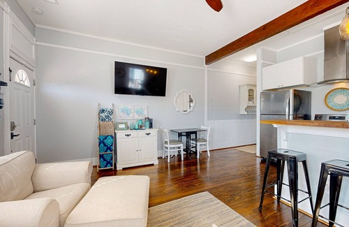 San Jacinto House | Coastal beach house with hot tub, patio, firepit & washer/dryer