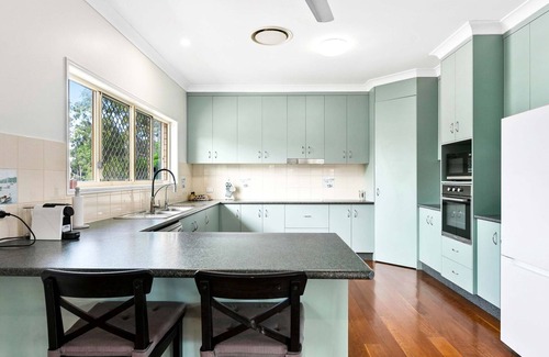 Traviston House | Coastal Bliss 6 Bedroom - CoastHM