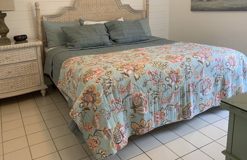 Bay Esplanade House | Coastal Breeze - A Weekly Rental 4 Bedroom Home by RedAwning