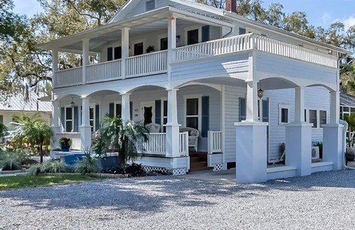 New Smyrna Beach Apartment | COASTAL CABANA POOL-SIDE in RIVERSIDE GARDEN DISTRICT near Canal Street & Beach