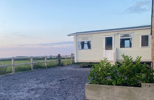 Garn Fadryn Cabin | Coastal Chalet in Tudweiliog- Tyddyn Mawr