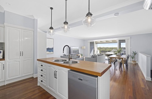 Salamander Bay House | Coastal Charm
