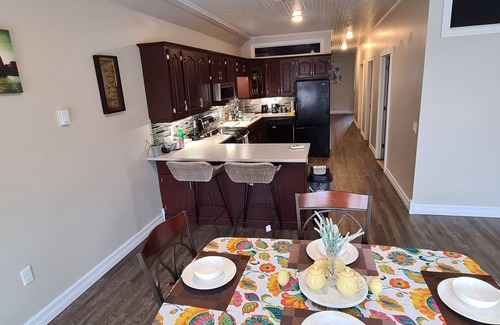 Yarmouth Apartment | Coastal Charm by the Bay: 4 Bedroom Apartment next to Yarmouth CAT Ferry