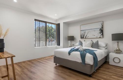 Halls Head House | Coastal Charm: Halls Head Getaway in Mandurah