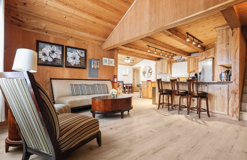 Seaside Cottage | Coastal Charm I Walk to Beach I Pet-Friendly Stay
