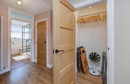 Holland-On-Sea Apartment | Coastal Charm In Clacton On Sea