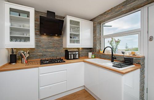 Holland-On-Sea Apartment | Coastal Charm In Clacton On Sea