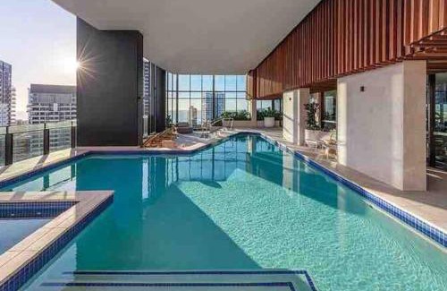 Broadbeach Apartment | Coastal Chic 2 Bed Apt in Broadbeach