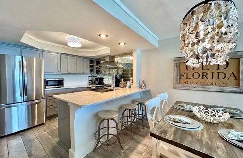 Thomas Drive Condo | Coastal Chic! Gulf Front! FREE Beach Chairs! PW604