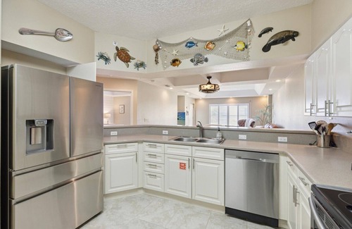 Avon By The Sea Condo | Coastal Comfort 3BR Condo with Pool & Hot Tub