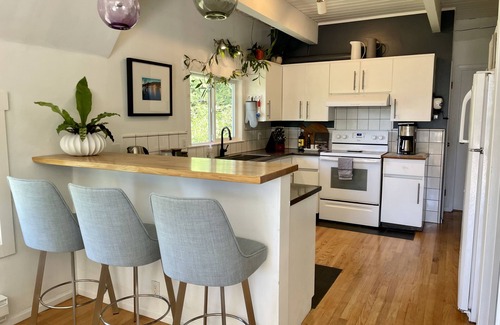 Gibsons House | Coastal Contemporary Retreat with Hot Tub