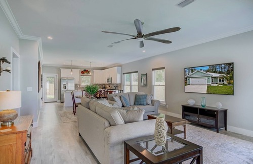 Foley House | COASTAL COTTAGE 10 MINTUES FROM THE SAND
