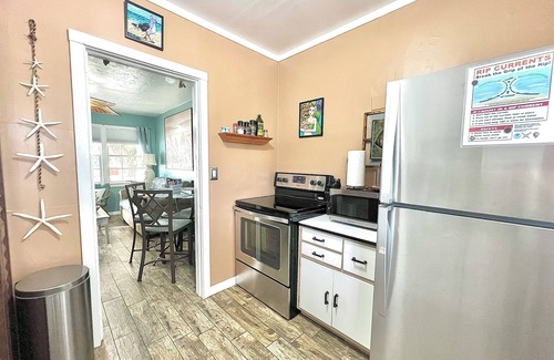 Cocoa Beach Cottage | Coastal Cottage 225 - Walk to Beach, King Bed