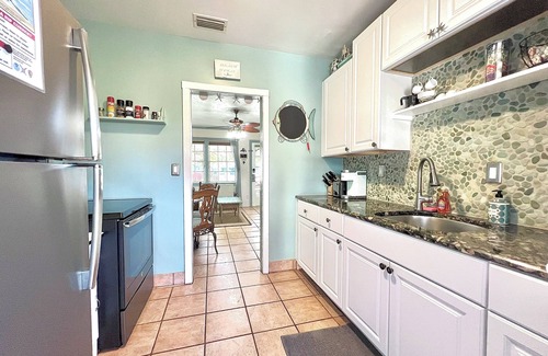 Cocoa Beach Cottage | Coastal Cottage 233 - Walk to Beach, King Bed